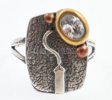 Ezüst(Ag) modern gyűrű kővel, jelzett, méret: 58, bruttó: 5,6 g