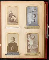 cca 1870-1910 Német/erdélyi származású, pesti zsidó kereskedőcsalád és rokonságuk családi fotóalbuma...