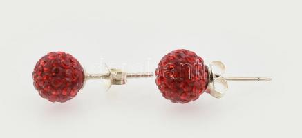 Ezüst(Ag) piros gömb fülbevalópár, jelzett, d: 0,8 cm, bruttó: 1,3 g