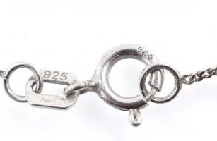 Ezüst(Ag) nyaklánc borostyán medállal, jelzett, h: 48 cm, bruttó: 4,8 g