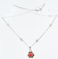 Ezüst(Ag) nyaklánc, korallal díszített medállal, jelzett, h: 48 cm, bruttó: 6,4 g