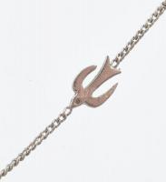 Ezüst(Ag) nyaklánc, korallal díszített medállal, jelzett, h: 48 cm, bruttó: 6,4 g