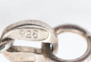 Ezüst(Ag) nyaklánc, korallal díszített medállal, jelzett, h: 48 cm, bruttó: 6,4 g