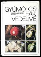 Gyümölcsfák védelme. Szerk.: Jenser Gábor. Bp., 1984, Mezőgazdasági Kiadó, 538+2 p. Második kiadás. Számos fekete-fehér képpel, ábrával illusztrálva. Kiadói egészvászon-kötés, kissé sérült kiadói papír védőborítóban, a hátsó szennylapon sarokhiánnyal.