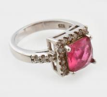 Ezüst(Ag) gyűrű rózsaszín kővel, jelzett, méret: 55, bruttó: 5,4 g
