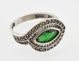 Ezüst(Ag) gyűrű zöld kővel, jelzett, méret: 56, bruttó: 3,5 g