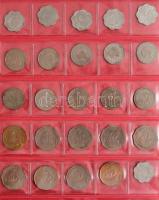 Vegyes: 179db-ból álló érmetétel berakóban, benne Dominikai Köztársaság, Kelet-Karibi Államok, Ecuad...