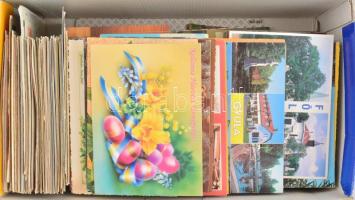 Egy cipős doboz (kb. 550 db) MODERN magyar képeslap vegyesen / A shoe box of MODERN Hungarian postcards mixed