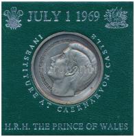 Nagy-Britannia 1969. A walesi herceg fém emlékérem eredeti plasztik dísztokban T:1- patina, karc Great Britain 1969. H.R.H. The Prince of Wales metal commemorative coin in original plastic hardcase C:AU patina, scratch