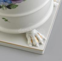 Herendi virág mintás körmös váza. Kézzel festett, jelzett, kopásnyomokkal. M: 19 cm