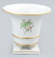 Herendi csipkebogyó mintás körmös váza. Kézzel festett, jelzett, kopásnyomokkal. M: 13 cm