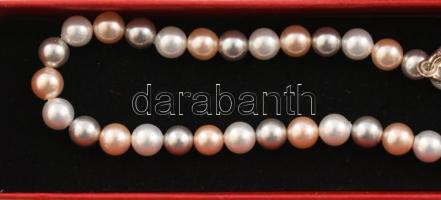 Háromszínű gyöngysor, nyaklánc, h: 43 cm, díszdobozban