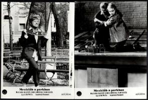 1967 ,,Mezítláb a parkban című amerikai film jelenetei és szereplői, 17 db vintage produkciós filmfotó, ezüst zselatinos fotópapíron, 18x24 cm