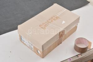 Tartalmas, egy doboznyi jelvényből és kitüntetésből álló tétel, főleg a szocialista időszakból T:veg...