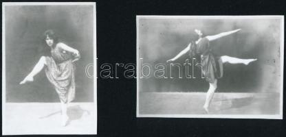 cca 1935 Mozgásművészeti kompozíciók, Szentpál Olga (1895-1968) mozgásművészeti iskolájának archívumában fellelt vintage fotók kisméretű másolata, amely a képek nyilvántartását segítette, 2 db fotó, ezüst zselatinos fotópapíron, 4,5x3,2 cm