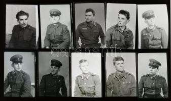 cca 1965 előtt készült műtermi portrék katonákról, 21 db vintage NEGATÍV a kiskunfélegyházi Marika-fotóműterem hagyatékából, 10x15 cm és 9x6 cm között