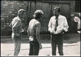 Bujtor István és Latinovits Zoltán színészek közös jelenete ,,A legszebb férfikor" című filmben, 1 db vintage produkciós filmfotó, ezüst zselatinos fotópapíron, 21x30 cm