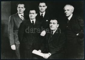 cca 1940-es évek, Bartók Béla zeneszerző egy csoportképen, 1 db vintage fotó, ezüst zselatinos fotópapíron, 12,6x18 cm