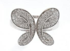 Ezüst(Ag) pillangós gyűrű, apró kövekkel, jelzett, kőhiánnyal, méret: 58, bruttó: 3,5 g