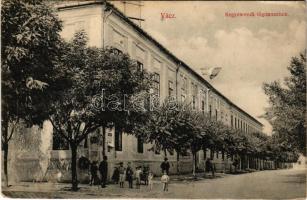 1913 Vác, Kegyesrendi főgimnázium magyar zászlóval. Demjén Lajos kiadása (Rb)