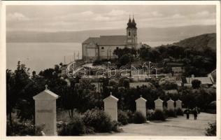 1939 Tihany, az apátsági templom a kálváriával. Dr. Vigyázó János felvétele + 1939 V. Nemzetközi Sporthét a Balatonon So. Stpl.