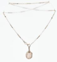 Ezüst(Ag) hengeres nyaklánc kinyitható medállal, jelzett, h: 42 cm, nettó: 6,3 g