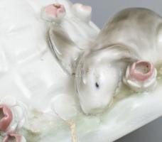 Austria porcelán váza. Virágos, kisfiús. Jelzett, egy kis lepattanással a virágon. m:31 cm