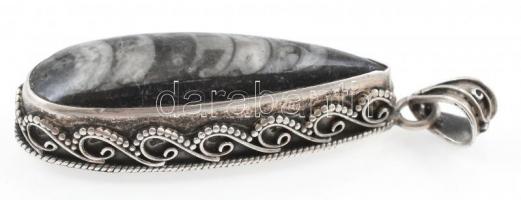 Ezüst(Ag) medál ásvánnyal, jelzett, h. 4,5 cm, bruttó: 10,3 g