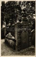 Praha, Prag, Prague; Alter Jüdischer Friedhof, Hendl Bathschewa (1628) / The Ancient Jewish Churchyard (Old Jewish Cemetery), gravestone of Hendl Bassevi. Judaica