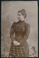 cca 1890 Női portré, fotó sarkán kis törésnyomok, 9,6×6 cm