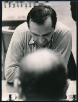 cca 1975 Lengyel Levente (1933-2014) sakknagymester, Borda Lajos fotója, 12×9 cm