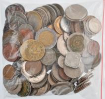 Vegyes külföldi fémpénz tétel ~1kg-os súlyban, európai érmék nélkül, sok egzotikussal, mint pl. Srí Lanka, Ghána, Mauritánia, Salamon-szigetek, Szamoa, Etiópia, Jordánia, Argentína, Fidzsi-szigetek, Mali, Kiribati, Cook-szigetek, stb. T:vegyes Mixed foreign coin lot (~1kg), without European coins, with many egzotic coins, like: Indonesia, Cuba, Sri Lanka, Philippines, Tanzania, Kenya, Solomon Islands, Brazil, Botswana, etc. C:mixed
