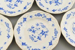 Zsolnay süteményes tányér, 6 db. Részben kézzel festett, jelzett, apró kopásnyomokkal