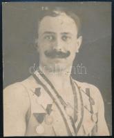 Weisz Richárd (1879-1945) súlyemelő, olimpiai bajnok birkózó 1910 körüli fotója 7x8 cm