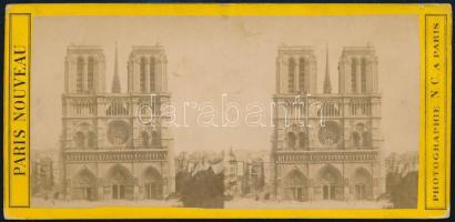 cca 1890-1900 Cathédrale Notre Dame keményhátú sztereófotója, Paris Nouveau Photographie N.C. a Paris, a hátoldalán feliratozva, a felületén apró foltokkal, 8x17 cm