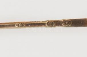 Arany (Au) 14K korall rózsával díszített bross, 3×1,3 cm, bruttó: 2,4 g