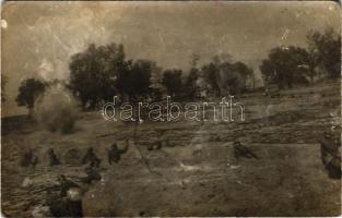 1918 Osztrák-magyar katonák harc közben / WWI Austro-Hungarian K.u.K. military, soldiers in battle. Fotografja Krojna (Lublin) photo + K.u.K. Sturmbataillon 106. 1. Sturmkompagnie (EK)