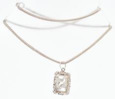 Ezüst(Ag) vastag kígyó nyaklánc, halak függővel, jelzett, h: 40 cm, nettó: 11 g