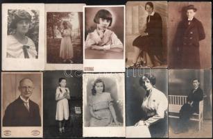 cca 1910-1940 Vegyes fotólap tétel, gyerekek, hölgyek, társaságok, stb., 20 db, 13,5×8,5 cm