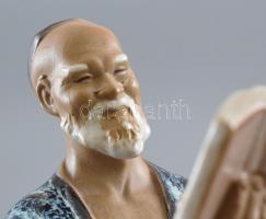 Kínai olvasó bölcs, mázas kerámia figura, jelzett, kis hiánnyal, m: 14,5 cm