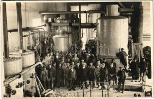 1927 Apatin (?), gyár belső munkásokkal / factory, interior with workers. photo (EK)