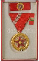 1957. Kiváló Szolgálatért Érdemérem aranyozott, zománcozott kitüntetés, mellszalagon, szalagsávon miniatűrrel, eredeti tokban T:1- Hungary 1957. Distinguished Service Medal gilt, enamelled decoration with ribbon, miniature ribbon and miniature, in original case C:AU NMK 614.