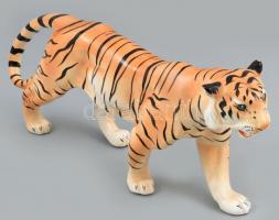Tigris porcelán figura, kézzel festett, jelzés nélkül, kis kopásnyomokkal, 37×16,5 cm