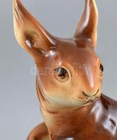 Mókus porcelán figura, kézzel festett, jelzés nélkül, egészen apró lepattanással az egyik fülén ,m: ...