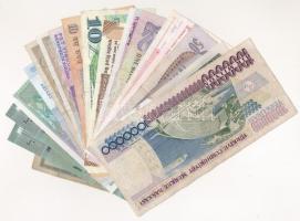 18db-os külföldi bankjegytétel, közte Olaszország 1939. 10L + Omán 1995. 100B + Ausztria 1967. 20Sch...