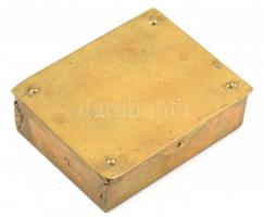 Régi réz bélyegtartó dobozka, jelzett, kisebb kopásnyomokkal, 8x6 cm
