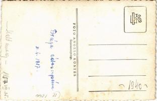 1940 Sepsiszentgyörgy, Sfantu Gheorghe; katonák virágokkal a sisakjukban / military, soldiers with f...