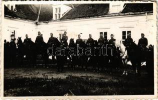 1940 Sepsiszentgyörgy, Sfantu Gheorghe; katonák lovon / military, soldiers on horses. Angelo Köntés photo (fl)