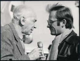 1984 André Kertész világhírű fotóművész Budapesten interjút ad, fotó hátoldalon feliratozva, jó állapotban, 18×24 cm