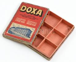 Doxa papírdoboz, szakadással, kopásnyomokkal, 10×7 cm